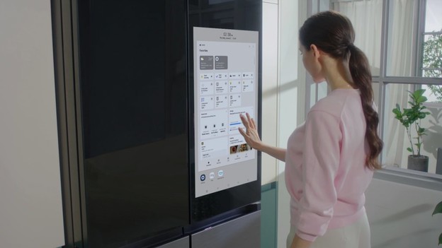 Novi hladnjak ima zaslon na vratima od 32 inča