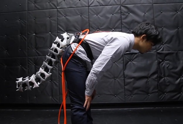 VIDEO: Japanski rep ljudima popravlja držanje