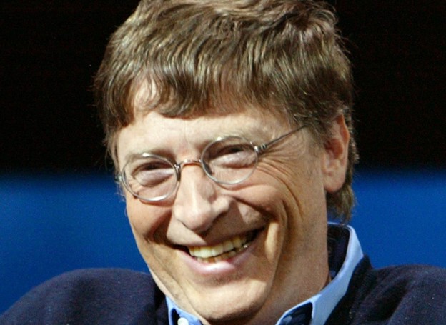 Bill Gates se vraća spasiti Microsoft