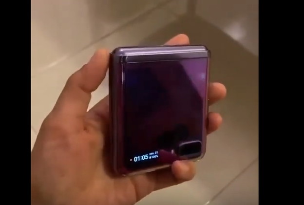 Procurio video Galaxy Z Flip telefona