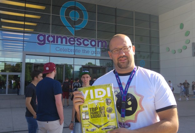 U rijetkim pauzama na gamescomu developeri Croteama čitali su omiljeno ljetno štivo - VIDI