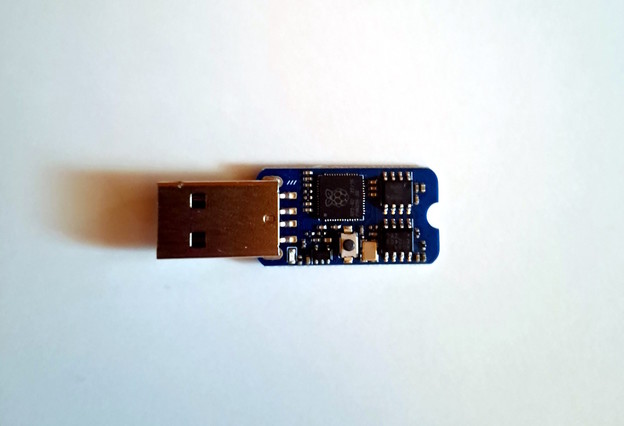 USB sa samo 8 KB FRAM memorije traje 200 godina