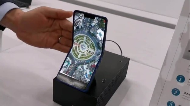 VIDEO: Sharpov preklopni telefon ide u svaki džep